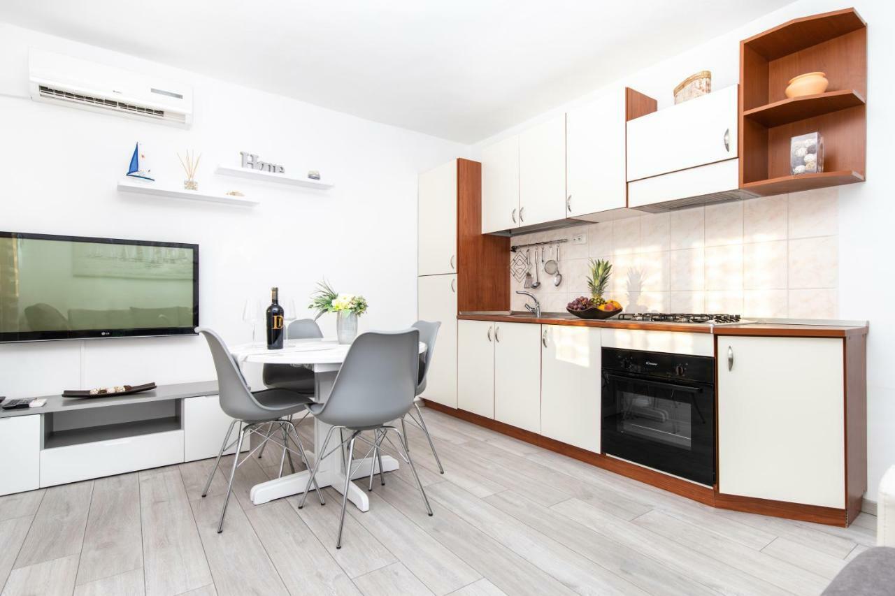 Apartman Topic Leilighet Kaštela Eksteriør bilde