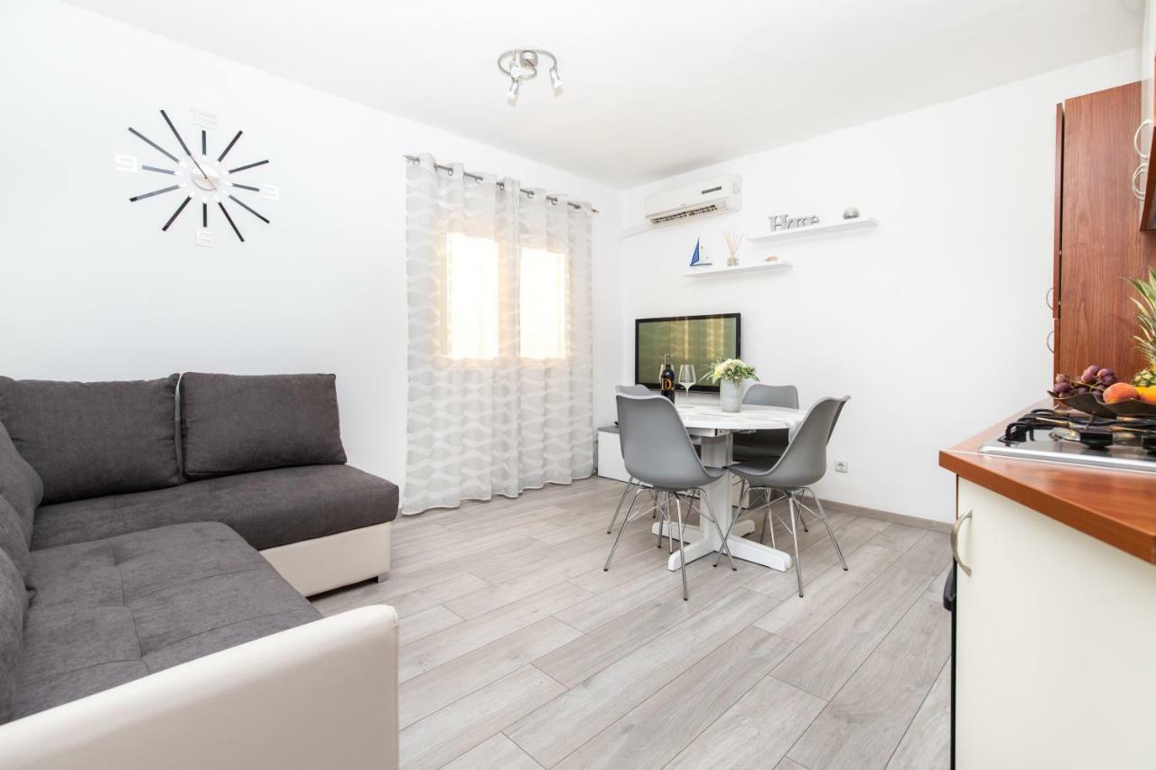 Apartman Topic Leilighet Kaštela Eksteriør bilde