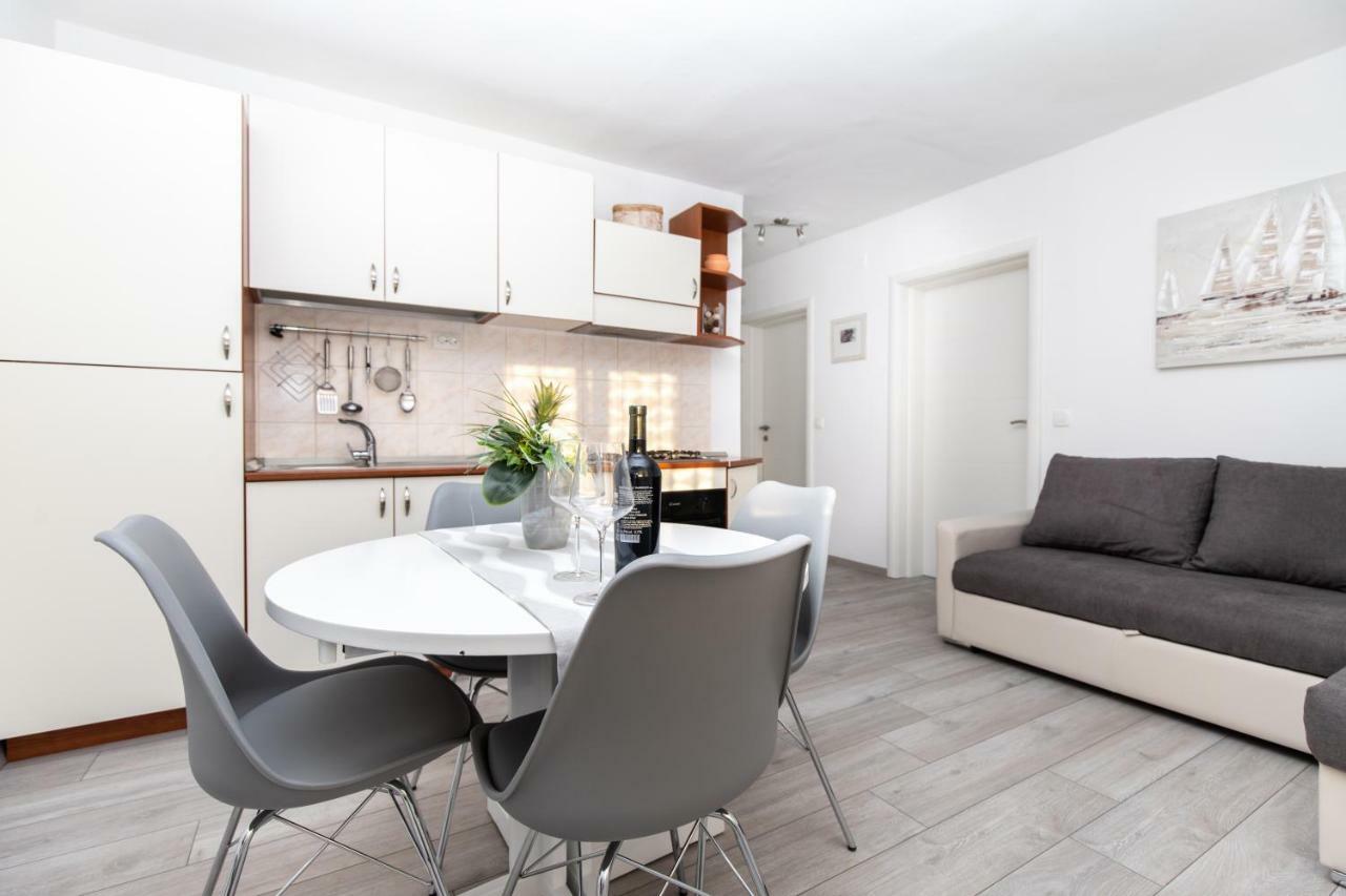 Apartman Topic Leilighet Kaštela Eksteriør bilde
