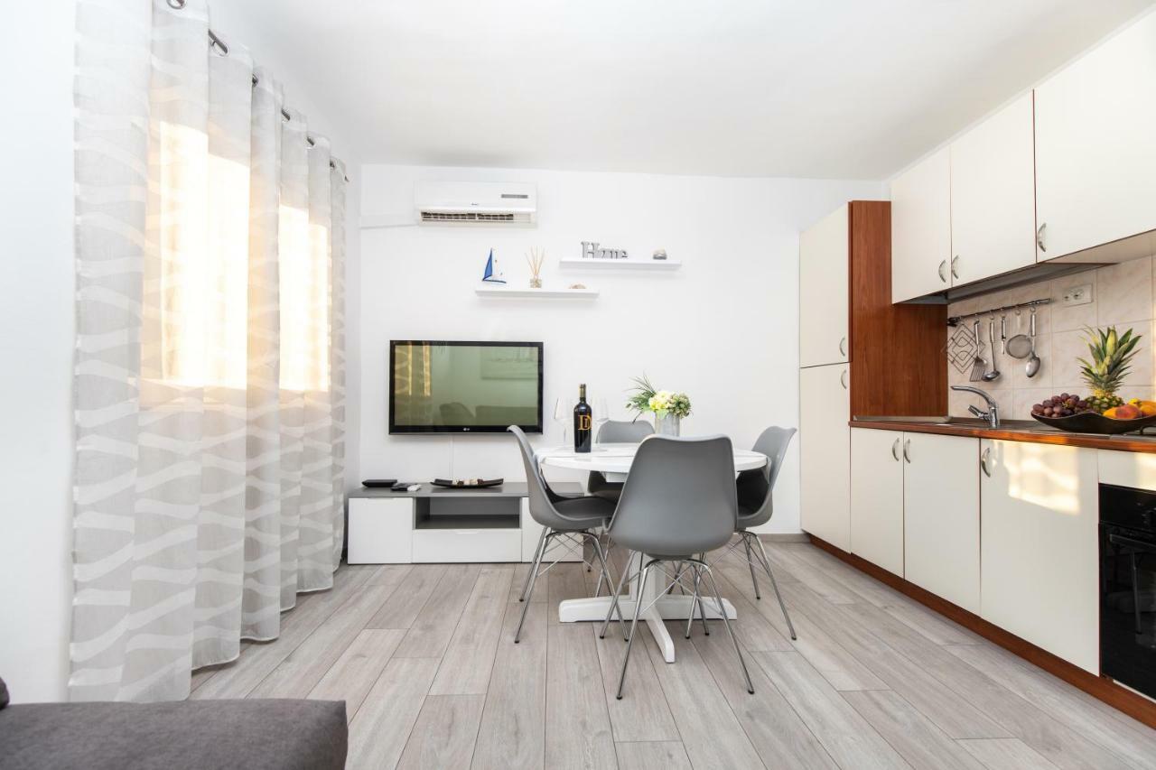 Apartman Topic Leilighet Kaštela Eksteriør bilde